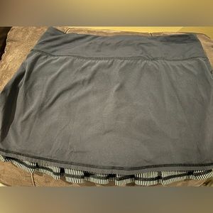Lululemon Vintage Pace Setter Skirt. Size 6 So cute!